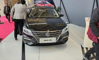 رونمایی ام جی 5 و ام جی GT