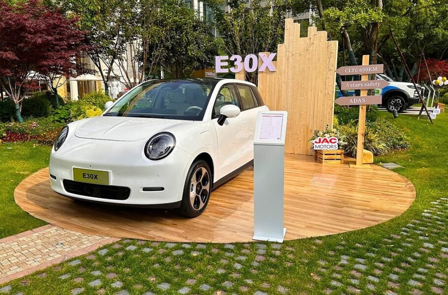 کی ام سی E30X