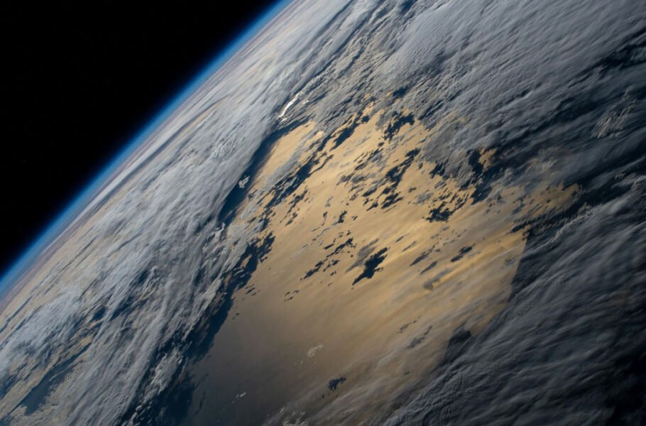 چرا زمین از دید ما صاف به نظر می‌رسد؟ نگاهی علمی به شکل سیاره‌مان