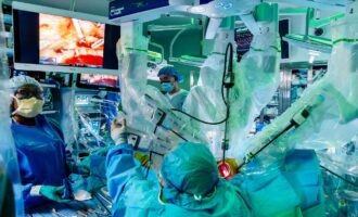 پیوند ریه کاملاً رباتیک