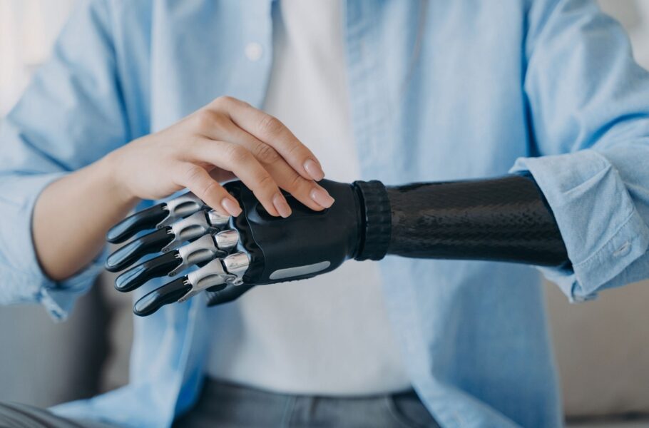 کنترل بازوی رباتیک نورالینک