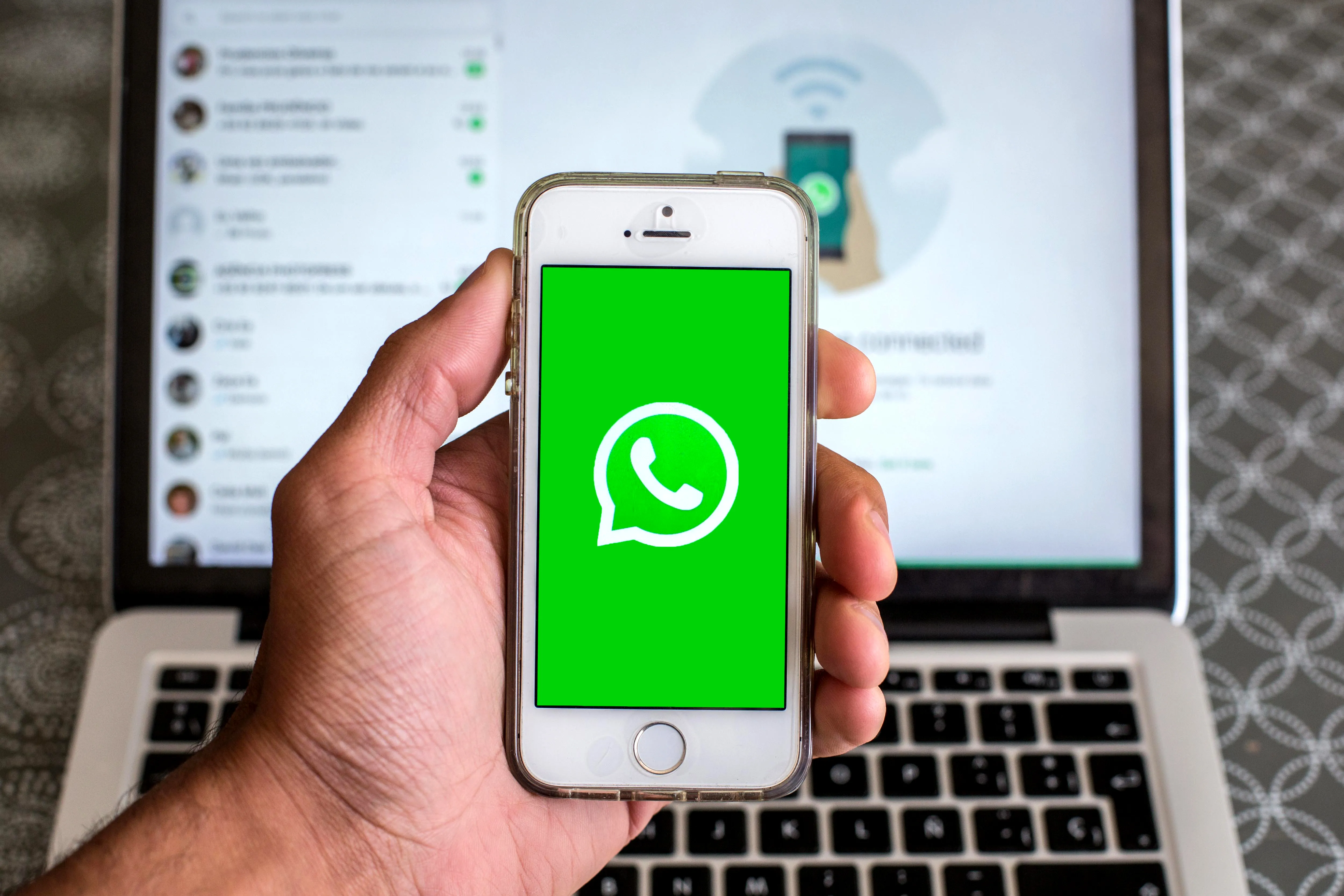 واتساپ روی آیفون 6