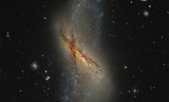 تصویر روز ناسا: کهکشان حلقه‌ای-قطبی NGC 660