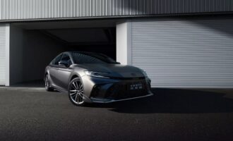 تویوتا کمری Glorious Edition