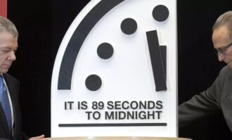 ساعت آخرالزمان 2025