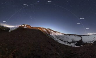 تصویر روز ناسا: آسمان پر از سیاره بر فراز آتشفشان اتنا